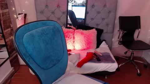 Snapshot of antolyh_c chatting on March 14, 12:10 pm antolyh_c online show from March 14, 12:10 pm