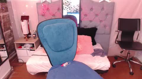 Snapshot of antolyh_c chatting on March 20, 2:11 pm antolyh_c online show from March 20, 2:11 pm