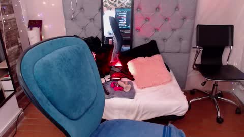 Snapshot of antolyh_c chatting on March 29, 12:27 pm antolyh_c online show from March 29, 12:27 pm