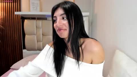 Snapshot of antonella__rouse chatting on December 13, 12:42 am Antonella online show from December 13, 12:42 am