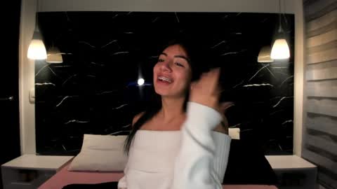 Snapshot of antonella__rouse chatting on December 14, 5:29 am Antonella online show from December 14, 5:29 am