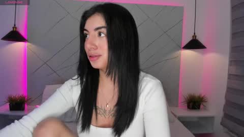 Snapshot of antonella__rouse chatting on December 15, 4:40 am Antonella online show from December 15, 4:40 am