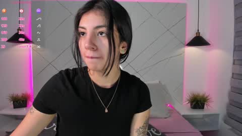 Snapshot of antonella__rouse chatting on December 16, 4:45 am Antonella online show from December 16, 4:45 am