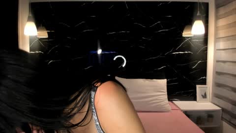 Snapshot of antonella__rouse chatting on December 17, 4:45 am Antonella online show from December 17, 4:45 am
