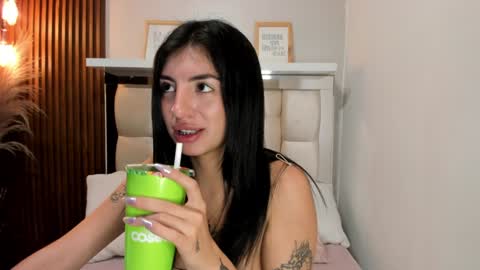 Snapshot of antonella__rouse chatting on December 20, 10:11 pm Antonella online show from December 20, 10:11 pm