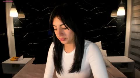 Snapshot of antonella__rouse chatting on December 27, 7:51 am Antonella online show from December 27, 7:51 am