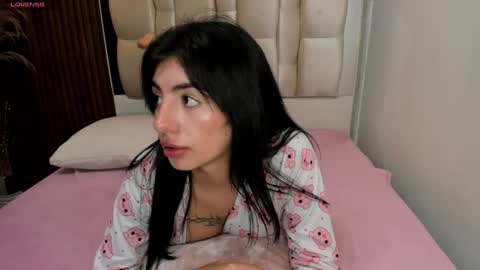Snapshot of antonella__rouse chatting on January 3, 1:38 am Antonella online show from January 3, 1:38 am
