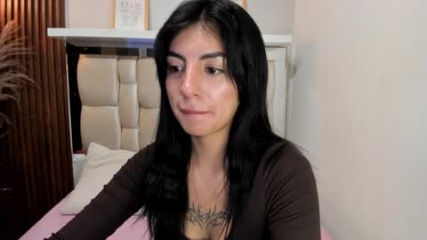 Snapshot of antonella__rouse chatting on January 8, 2:25 am Antonella online show from January 8, 2:25 am