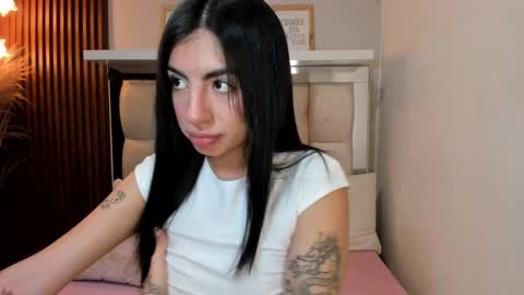 Snapshot of antonella__rouse chatting on February 11, 8:42 pm Antonella online show from February 11, 8:42 pm