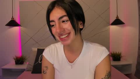 Snapshot of antonella__rouse chatting on February 17, 11:42 pm Antonella online show from February 17, 11:42 pm