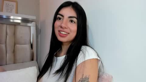 Snapshot of antonella__rouse chatting on February 24, 1:42 pm Antonella online show from February 24, 1:42 pm