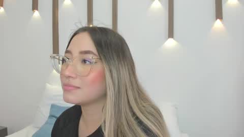 A N T O N E L L A  online show from February 4, 6:06 pm