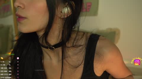 Snapshot of antonella_maitt chatting on December 24, 4:33 am Nell. online show from December 24, 4:33 am