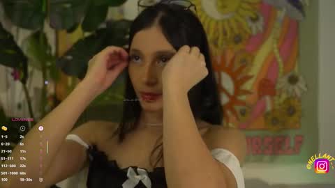 Snapshot of antonella_maitt chatting on September 25, 3:21 am Nell. online show from September 25, 3:21 am