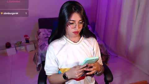 Snapshot of antonella_miller19 chatting on June 18, 5:51 am Antonella online show from June 18, 5:51 am