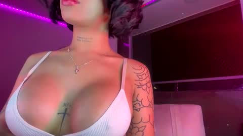 Snapshot of antonella_silva chatting on January 3, 1:59 am Anto online show from January 3, 1:59 am