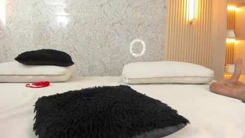 Snapshot of antonella_west chatting on October 8, 8:39 pm Anto online show from October 8, 8:39 pm