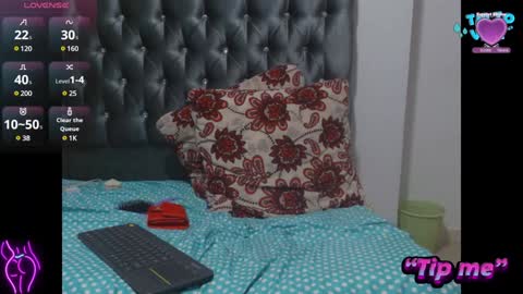 Snapshot of antonellaandnoah chatting on January 5, 3:43 am AntonellaAndNoah online show from January 5, 3:43 am