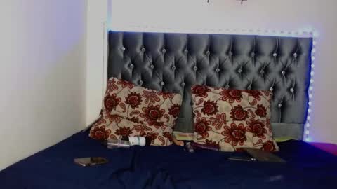 Snapshot of antonellaandnoah chatting on March 3, 10:42 pm AntonellaAndNoah online show from March 3, 10:42 pm