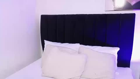 antonellariva_ online show from March 12, 7:53 pm