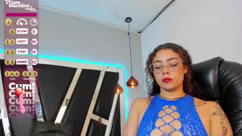 A N T O N E L L E  online show from December 20, 4:57 pm