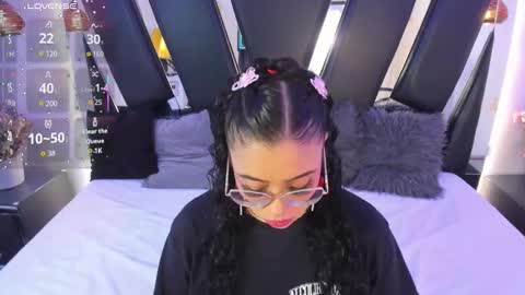 A N T O N E L L E  online show from November 29, 11:02 am