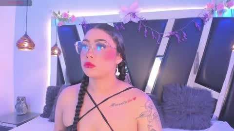 A N T O N E L L E  online show from July 1, 12:18 pm