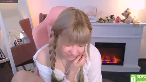 Snapshot of antonia_ferrero chatting on October 9, 8:12 am antonia_ferrero online show from October 9, 8:12 am