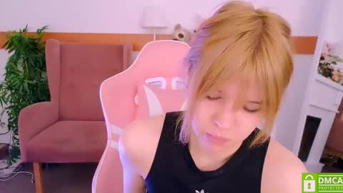 Snapshot of antonia_ferrero chatting on February 3, 6:51 am antonia_ferrero online show from February 3, 6:51 am