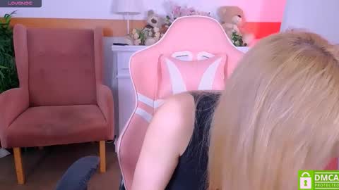 Snapshot of antonia_ferrero chatting on February 14, 8:11 am antonia_ferrero online show from February 14, 8:11 am