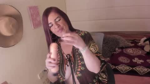 Snapshot of antoniasalas chatting on April 10, 3:45 am antoniasalas online show from April 10, 3:45 am