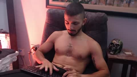 Snapshot of antoniocuervo chatting on December 31, 11:42 am Hadez online show from December 31, 11:42 am