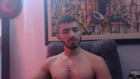 Snapshot of antoniocuervo chatting on January 4, 11:22 am Hadez online show from January 4, 11:22 am