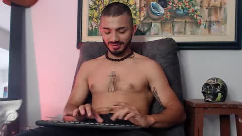 Snapshot of antoniocuervo chatting on January 10, 7:32 pm Hadez online show from January 10, 7:32 pm