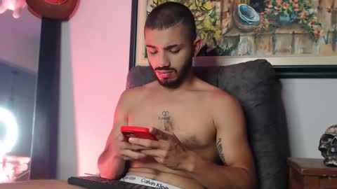 Snapshot of antoniocuervo chatting on January 13, 10:24 pm Hadez online show from January 13, 10:24 pm