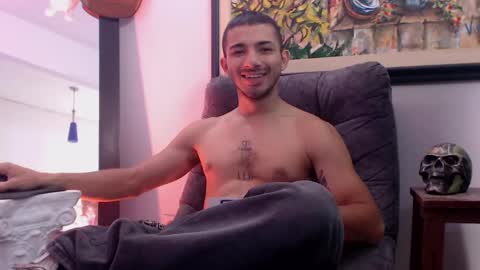 Snapshot of antoniocuervo chatting on January 25, 4:35 pm Hadez online show from January 25, 4:35 pm