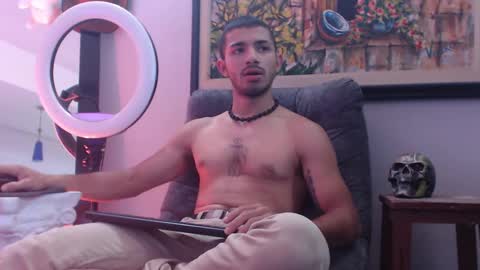 Snapshot of antoniocuervo chatting on January 28, 9:08 pm Hadez online show from January 28, 9:08 pm