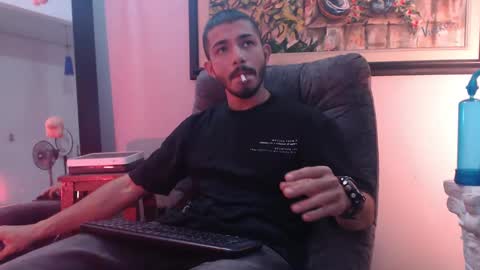 Snapshot of antoniocuervo chatting on February 15, 9:27 am Hadez online show from February 15, 9:27 am