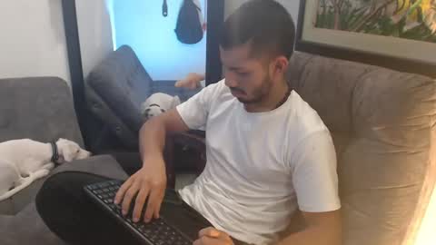 Snapshot of antoniocuervo chatting on February 17, 10:29 am Hadez online show from February 17, 10:29 am