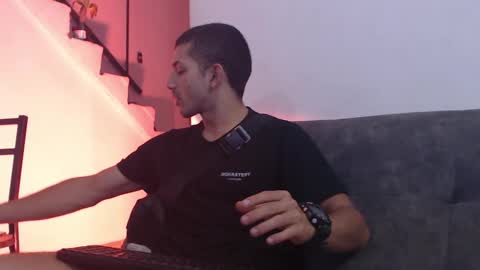 Snapshot of antoniocuervo chatting on February 28, 12:09 pm Hadez online show from February 28, 12:09 pm