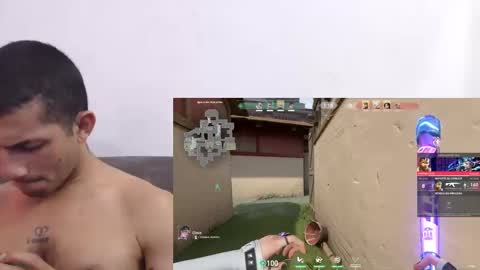 Snapshot of antoniocuervo chatting on March 1, 1:11 am Hadez online show from March 1, 1:11 am