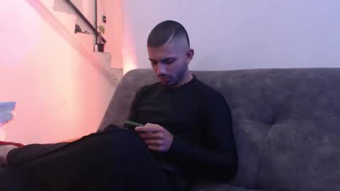 Snapshot of antoniocuervo chatting on March 7, 1:40 pm Hadez online show from March 7, 1:40 pm