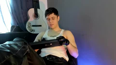 antonnello_ online show from November 21, 3:33 pm