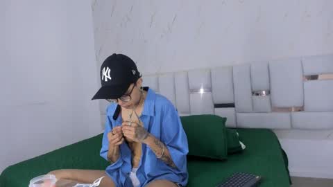 antony_d_ossa online show from May 5, 7:44 pm