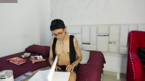 antony_d_ossa online show from May 12, 8:17 pm