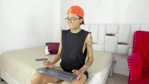 antony_d_ossa online show from May 19, 1:56 am