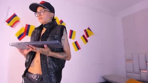 antony_d_ossa online show from June 21, 9:06 pm