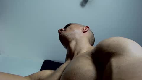 Snapshot of antonywebb94 chatting on February 3, 5:18 am Instagram miguelangel1802  online show from February 3, 5:18 am