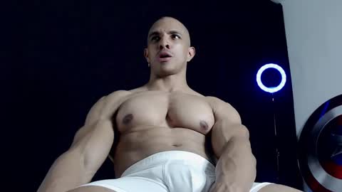 Snapshot of antonywebb94 chatting on February 9, 11:25 pm Instagram miguelangel1802  online show from February 9, 11:25 pm