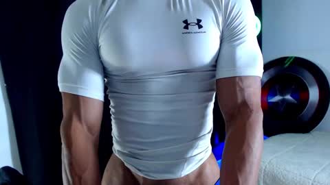 Snapshot of antonywebb94 chatting on September 29, 6:02 pm Instagram miguelangel1802  online show from September 29, 6:02 pm